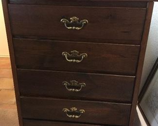 chest of drawers