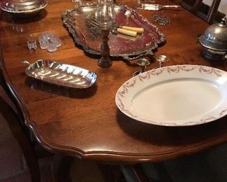 elegant dining table and 6 chairs