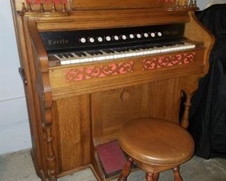 Quarter sawn oak pump organ (works)