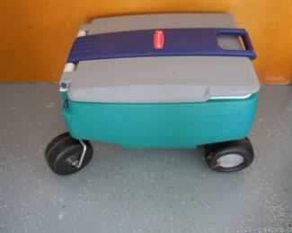 Rolling Rubbermaid Cooler