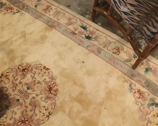 LARGE PLUSH ASIAN STYLE RUG $250 6FTX9FT JUST WAS NOT VACUUMED BEFORE PICTURE HAS ONLY ONE SMALL SPOT