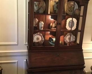 SHOWING A FULL PICTURE OF SECRETARY THIS IS ONE PIECE DOES NOT COME APART