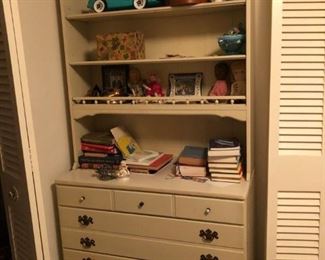 Vintage Ethan Allen Dresser with Book Shelf