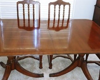 Henredon Heritage Dinning Table