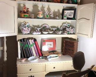 Vintage Ethan Allen Desk with Hutch