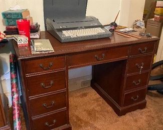 Beautiful mahogany antique kneehole desk
