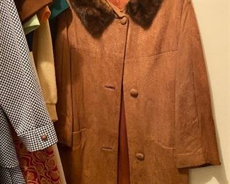Beautiful vintage suede coat with fur collar
