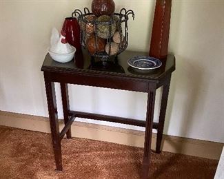 Beautiful mahogany table with stretchers