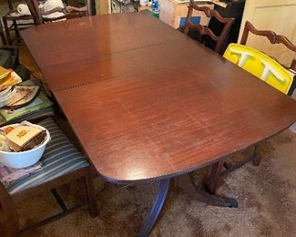 Beautiful Duncan Phyfe dining room table