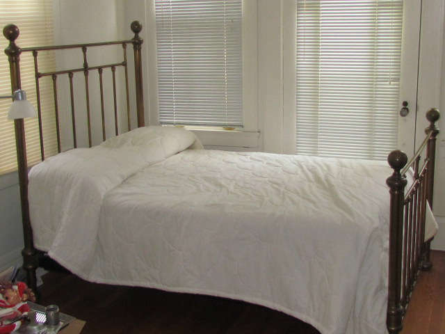 Beautiful full size brass bed