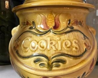 amish style cookie jar