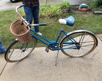 1966 26" Vintage Schwinn Women's Deluxe Breeze.  All original parts, seat and chrome fenders.