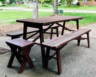 Folding picnic table and folding benches