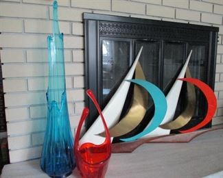 ... Mid Century Modern glass and wall sculpture