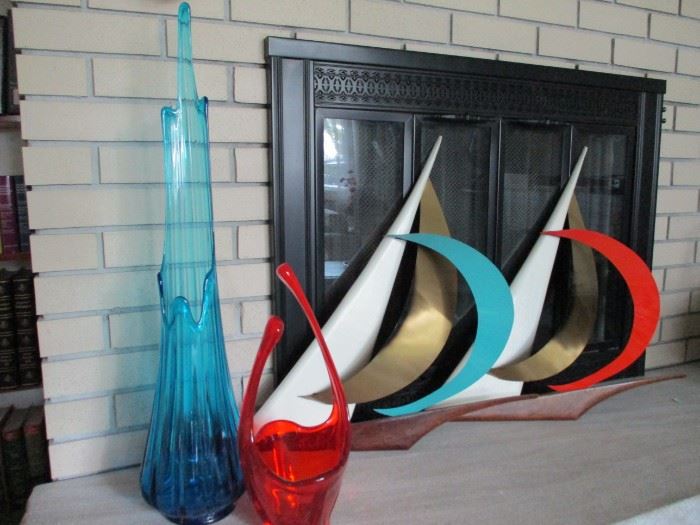 ... Mid Century Modern glass and wall sculpture