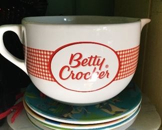Vintage Betty Crocker mixing bowl with handle