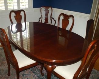 Dining Room Table with 6 chairs,  Thomasville, 67.5" L x 43" W x 30" H
