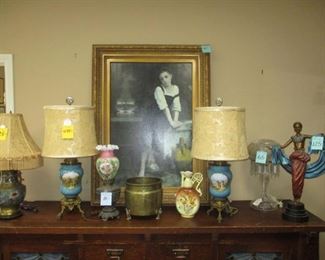 Assortment of Decorator Accessories & Lamps
