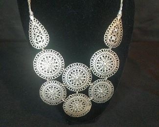 18 inch necklace with 8 pendant