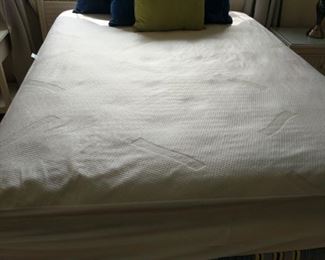 Setra iSeries intelligent Comfort individual support admiration queen size bed with white wicker headboard and decorative pillows