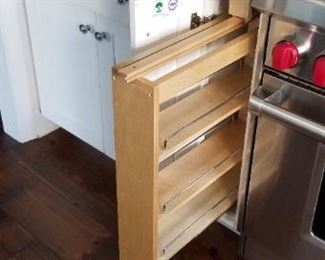 Pull-out spice cabinet