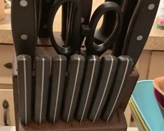 KNIFE BLOCK WITH CUTLERY