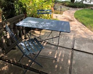 SMALL PAINTED METAL BISTRO SET, TABLE AND 2 CHAIRS