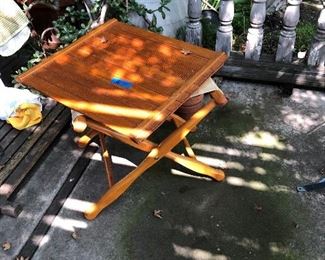 FOLDING BENCH CONVERTS TO TABLE