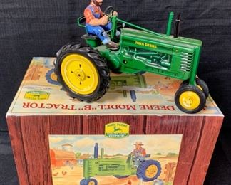 $25.00...........John Deere Model B Tractor Figurine with Box (T078)