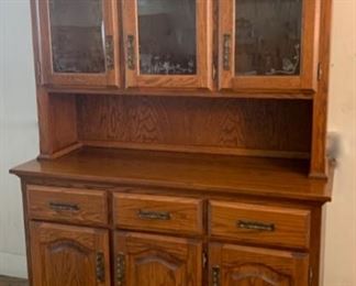 CLEARANCE !  $50.00 NOW, WAS $150.00..........Oak China Hutch 