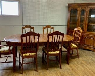 CLEARANCE !  $80.00 NOW, WAS $300.00.........Dining Room Hutch and Table and Chair Set  Hutch: 51" x 15", 77 1/2" tall, Table: 59", 2 Leaves 11 1/2" each (T044)