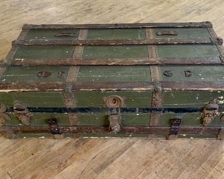 CLEARANCE  !  $8.00 NOW, WAS $25.00..............Vintage Military Trunk 40" x 21", 12 1/2" tall (M009)