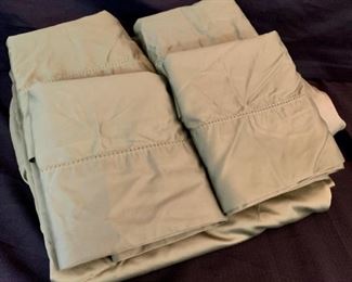 $15.00.............100% Cotton Wamsutta Queen Sheets 4 Cases, very soft!  (T151)