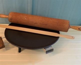 $40.00...............Lefsa Griddle, Flipper and rolling Pin , Griddle Cord needs replacing (T144)