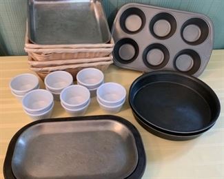 CLEARANCE  !  $3.00 NOW, WAS $10.00...........Kitchenware (T123)
