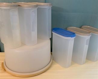 CLEARANCE  !  $4.00 NOW, WAS $16.00............Tupperware Lot (T148)