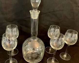 CLEARANCE  !  $5.00 NOW, WAS $20.00.............Etched Decanter Set with 5 Glasses, Decanter 16" tall (T089)