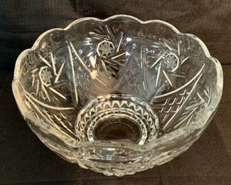 CLEARANCE  !  $5.00 NOW, WAS $20.00..........Crystal Bowl 8" diameter (T088)