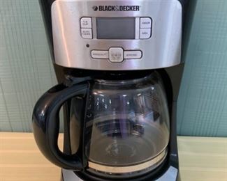 REDUCED!  $15.00 NOW, WAS $20.00.............Black & Decker Coffee Maker (T076)