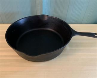 REDUCED!  $22.50 NOW, WAS $30.00.............Large Unmarked Cast Iron Fry Pan no #(T074)
