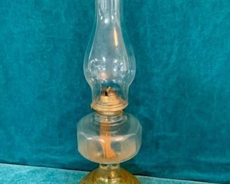 CLEARANCE  !  $5.00 NOW, WAS $25.00...........Oil Lamp (M141)