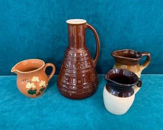 CLEARANCE  !  $3.00 NOW, WAS $14.00...........Vintage Pottery (M123)