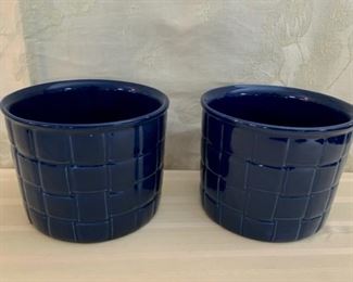 CLEARANCE  !  $5.00 NOW, WAS $20.00..........Pair of Haeger Pots 5" tall (M107)