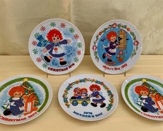 CLEARANCE  !  $6.00 NOW, WAS $25.00.......Raggedy Ann Plates Set(M095)