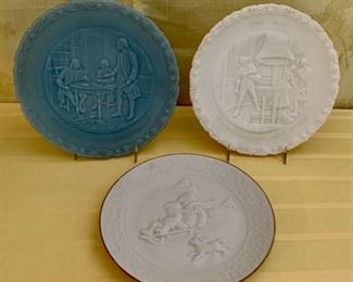 CLEARANCE  !  $5.00 NOW, WAS $20.00.........Fenton Plates and more (M085)