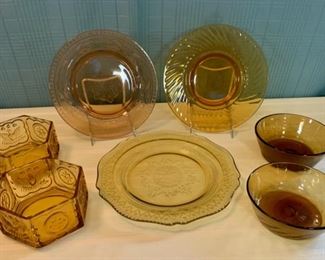 CLEARANCE  !  $3.00 NOW, WAS $14.00......Amber/Yellow Glassware Lot (M076)