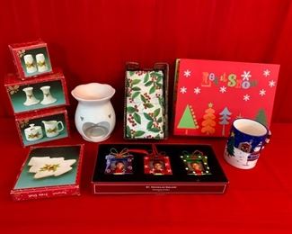 HALF OFF !  $6.00 NOW, WAS $12.00.......Christmas Lot (T232)