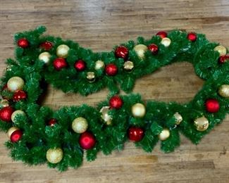 CLEARANCE  !  $4.00 NOW, WAS $16.00......Christmas garland (T217)
