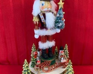 HALF OFF !  $12.50 NOW, WAS $25.00........Nutcracker 14" tall (T190)