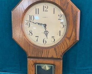 CLEARANCE  !  $15.00 NOW, WAS $55.00.............Howard Miller Wall Clock  (T241)